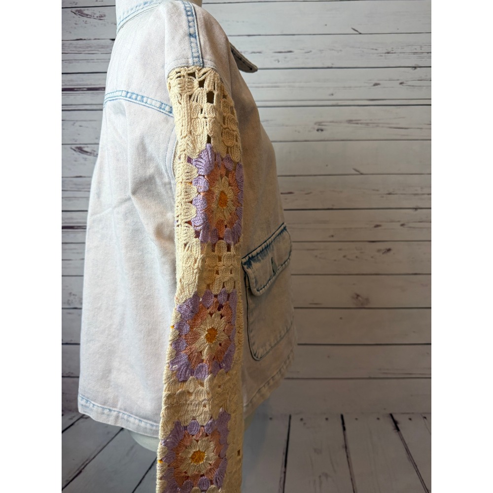 Mystree Crochet Sleeve Denim Jacket Medium Light Wash Floral Granny Square Boho - Picture 4 of 13
